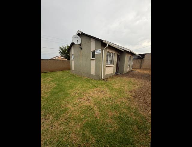2 BEDROOM HOUSE FOR SALE IN PALM SPRINGS